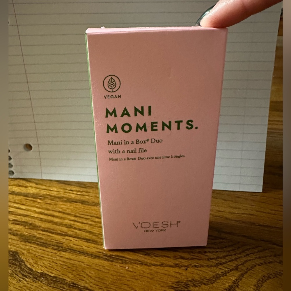 Mani Moments Mani in a Box Duo with a nail file NEW